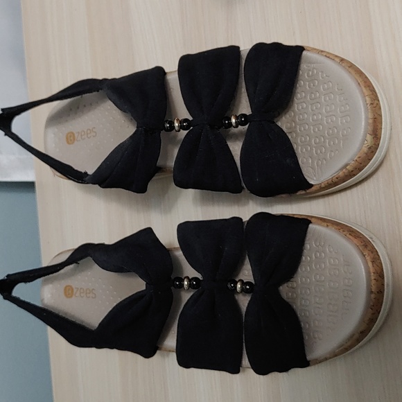 Bzees Roma Corked Wedge Sandals - Picture 2 of 7